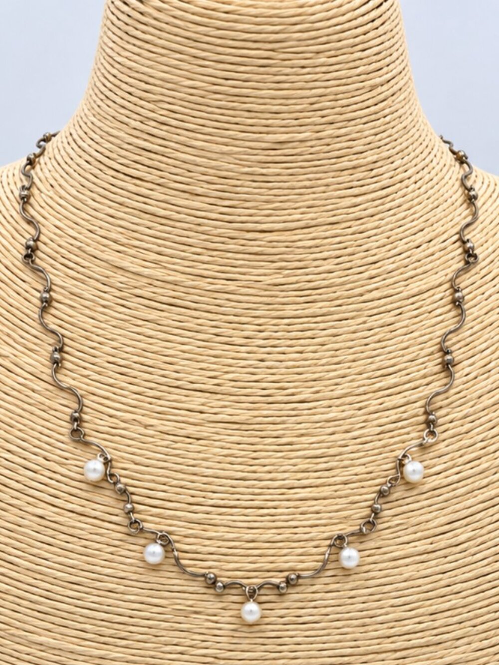 Liz Claiborne LC Pearl Accent Wavy Link Necklace Silver Tone